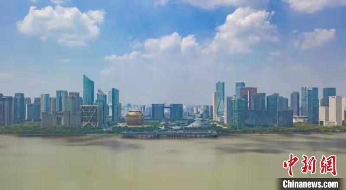 浙江杭州錢(qián)塘江畔。　王剛 攝
