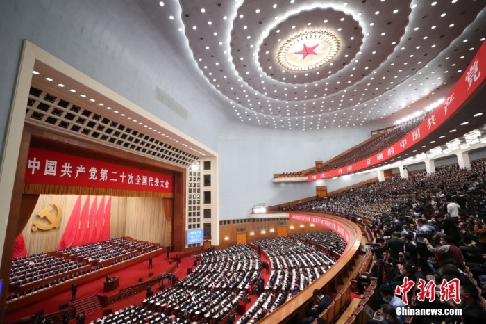 10月16日，中國(guó)共產(chǎn)黨第二十次全國(guó)代表大會(huì)在北京人民大會(huì)堂隆重開幕。 <a target='_blank'  data-cke-saved-href='/' href='/'>中新社</a>記者 蔣啟明 攝 　